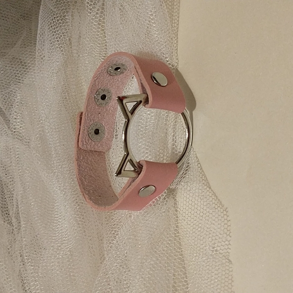Pink Leather Kitty Bracelet! - Picture 4 of 4